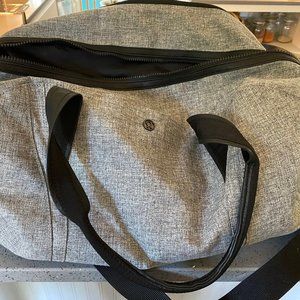 lululemon gray and black duffel